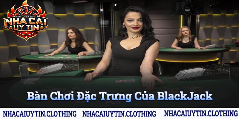 Bàn chơi hình bán nguyệt đặc trưng của game